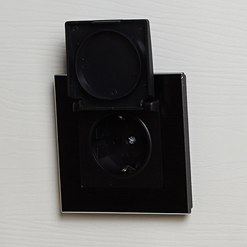 электроустановочные изделия IEK серии Brite - пример установки