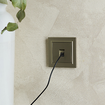 рамка 1-постовая IEK РУ-1-БрШ Brite - пример установки