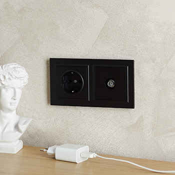 рамка 2-постовая IEK РУ-2-БрЧ Brite - пример установки